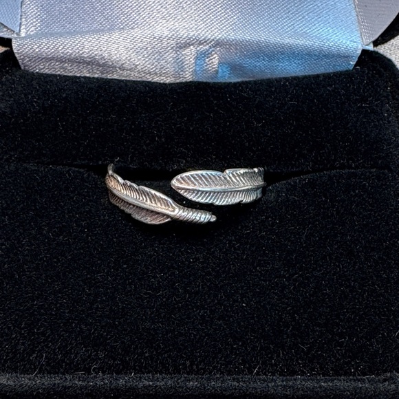 Fiyah Silver Adjustable Feather Ring - Picture 3 of 5